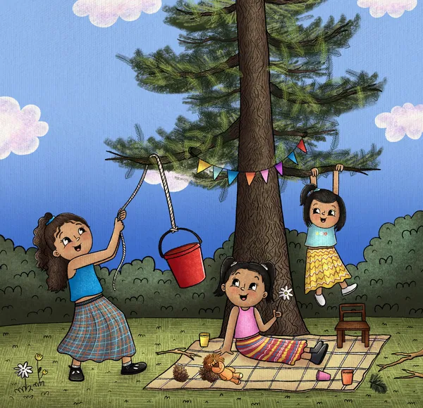 Tres niñas juegan alegremente alrededor de un gran pino decorado con banderines de colores. Una niña balancea un cubo rojo atado a una cuerda, otra está sentada sobre una manta de picnic a cuadros con un peluche de león, y la tercera cuelga de una rama. El entorno es un jardín verde bajo un cielo azul con nubes blancas.